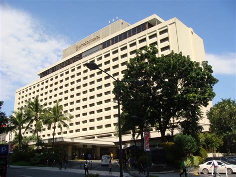 Manila Hotel .